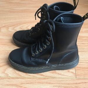 Unisex Dr. Martens Boots Sz 6 Women Sz 5 Male